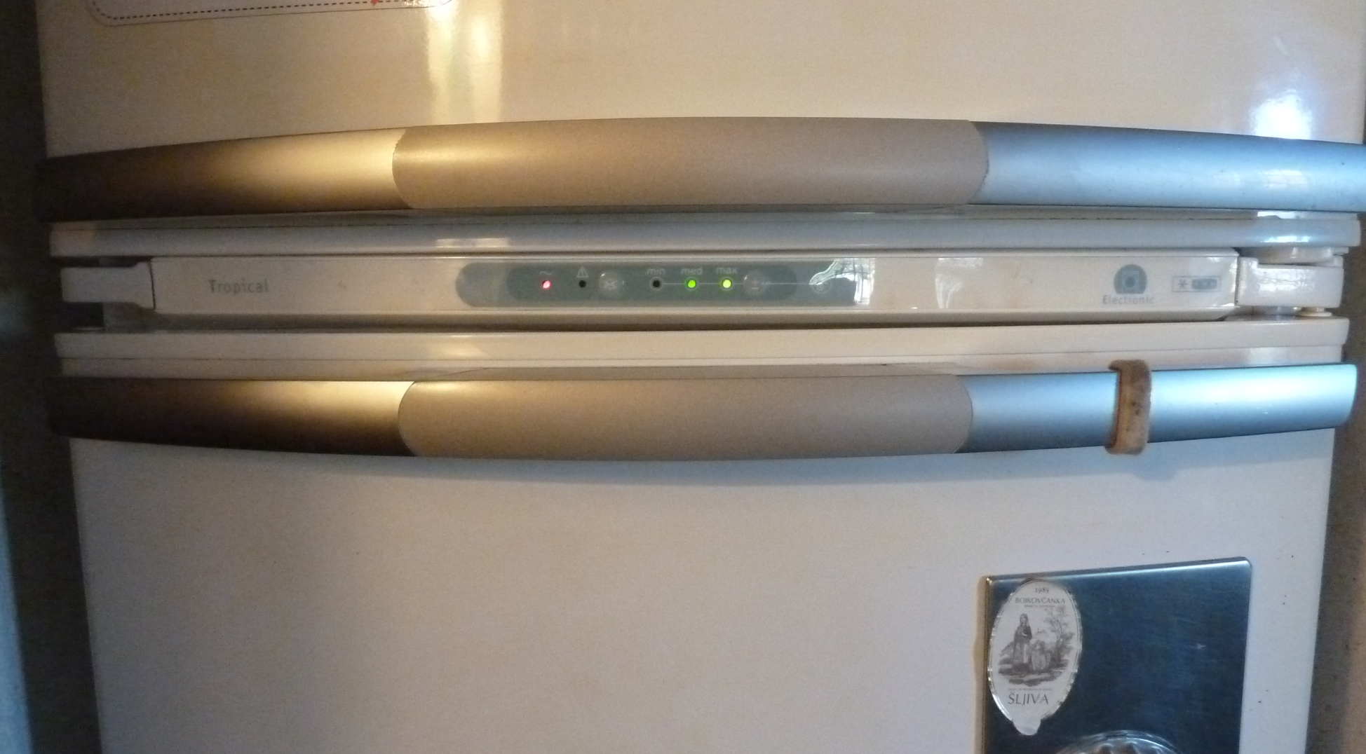 REFRIGIRATEUR CONGELATEUR WHIRLPOOL ARG 773 P1400725 2.png