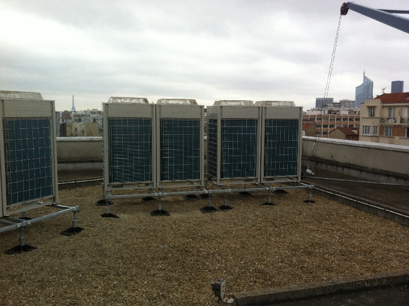 8 VRV Daikin installé au 6eme étage d'un toit de Courbevoie proposé par Adrien